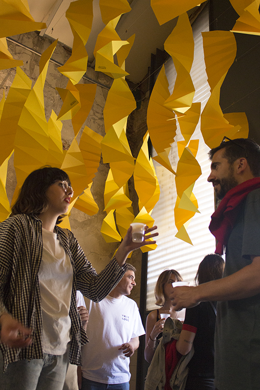 Yellow Paper Dance: Instalación de Miura-Ori en Naves del Matadero