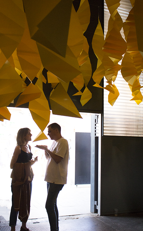 Yellow Paper Dance: Instalación de Miura-Ori en Naves del Matadero