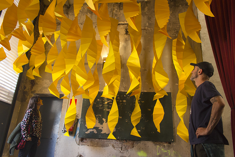 Yellow Paper Dance: Instalación de Miura-Ori en Naves del Matadero