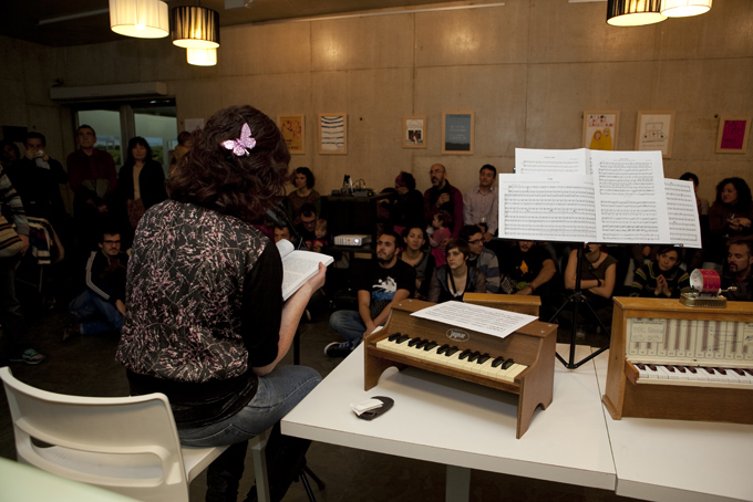 Foto presentación del Libro Postales en tránsito MuVIM Valencia